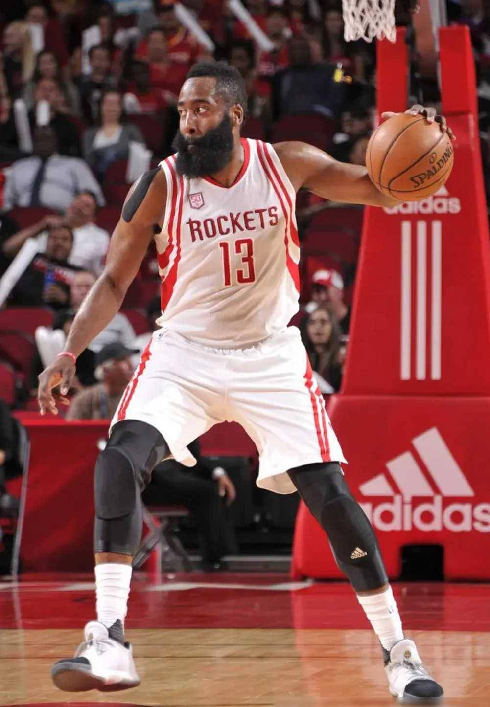 中欧体育-赛场热烈的氛围吸引了社会各界人士观看